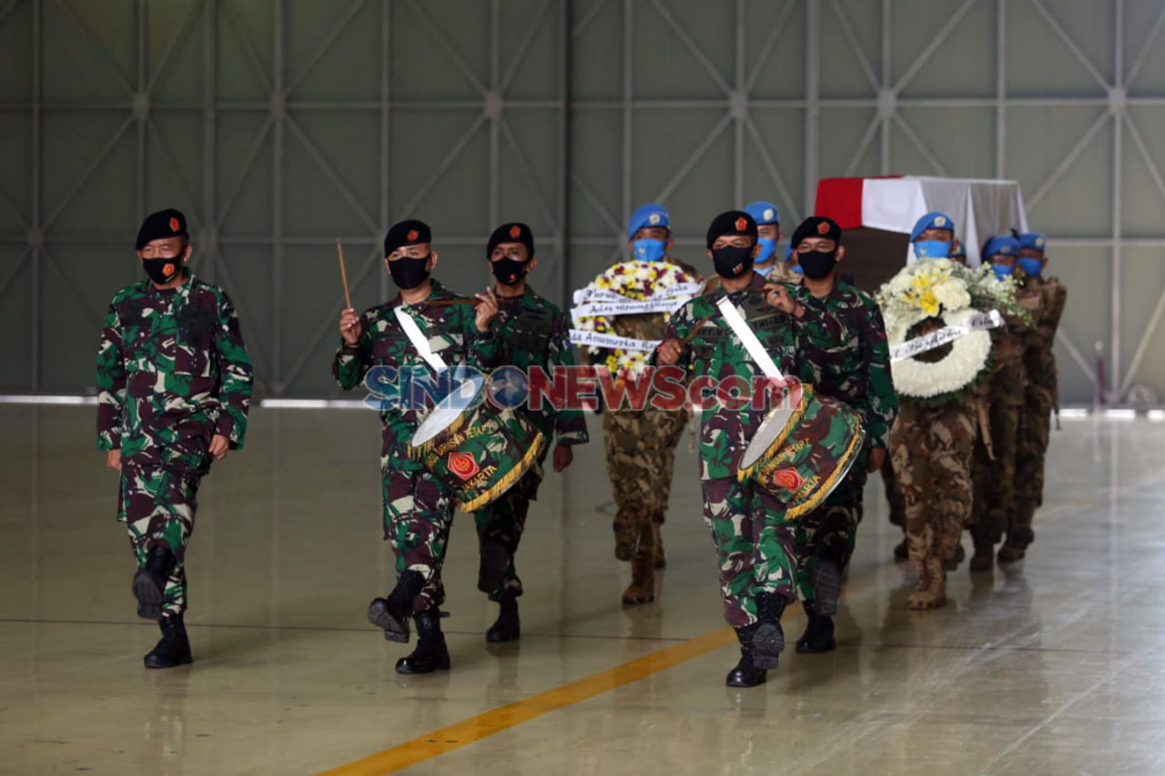Panglima TNI Lepas Jenazah...