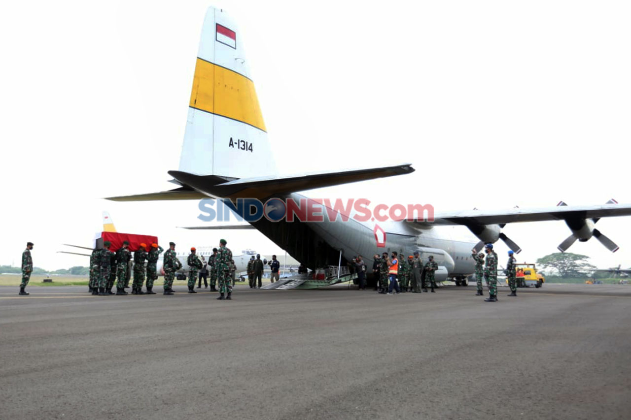 Panglima TNI Lepas Jenazah...