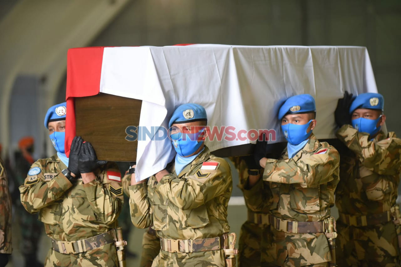 Panglima TNI Lepas Jenazah...
