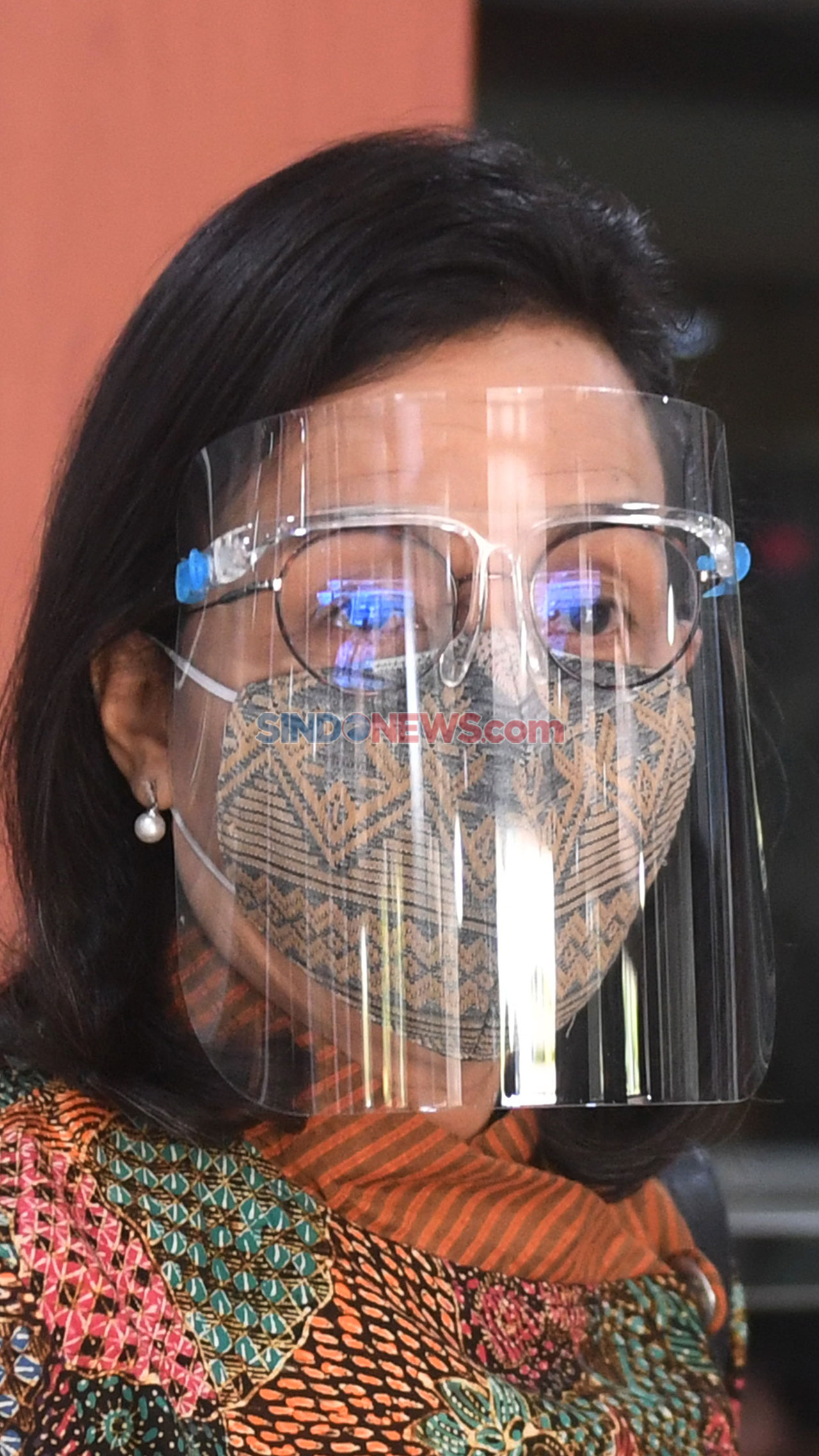 Pakai Face Shield, Menkeu...