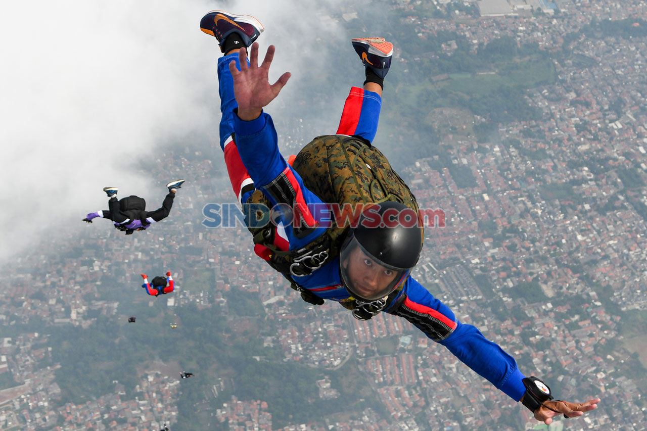Aksi Terjun Free Fall...