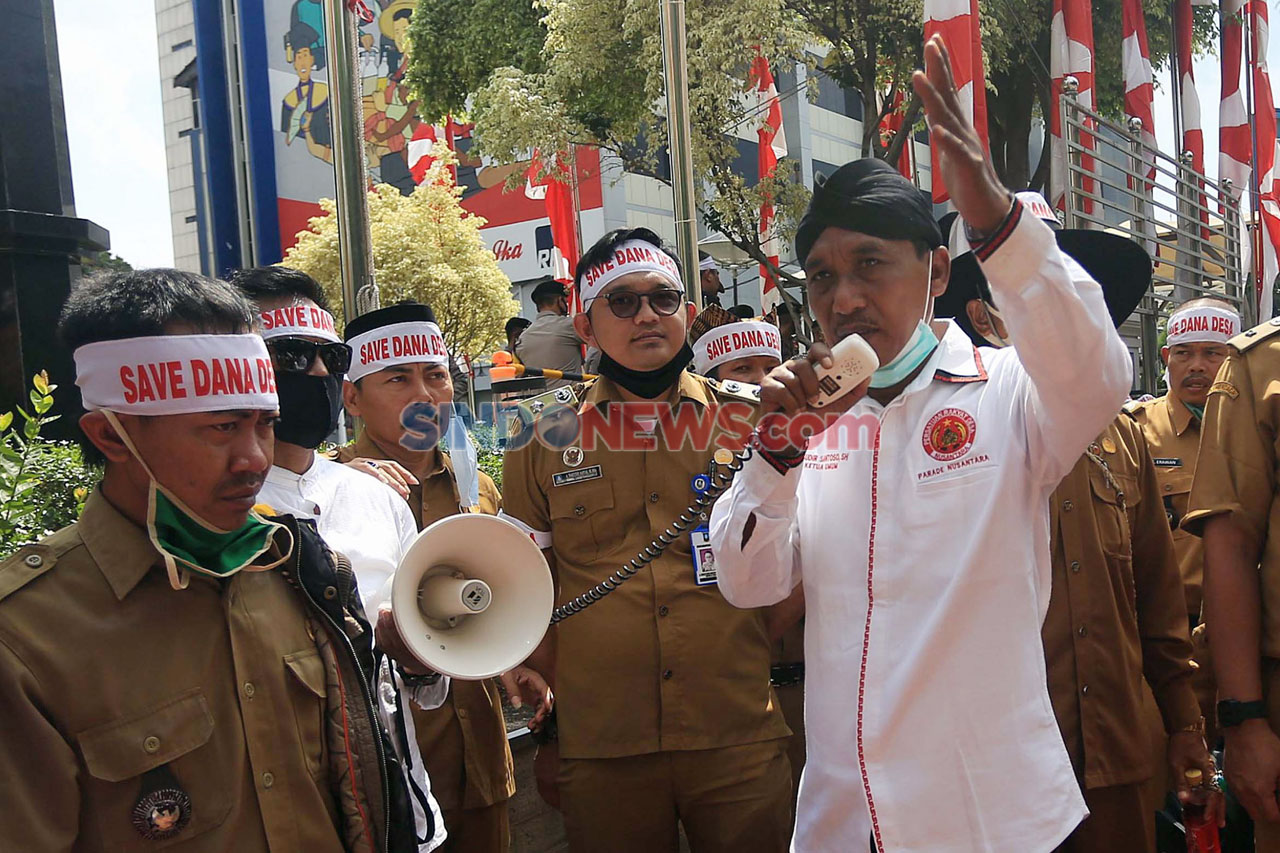 Ratusan Perangkat Desa...
