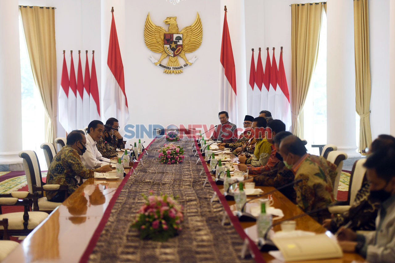 Presiden Jokowi Bertemu...
