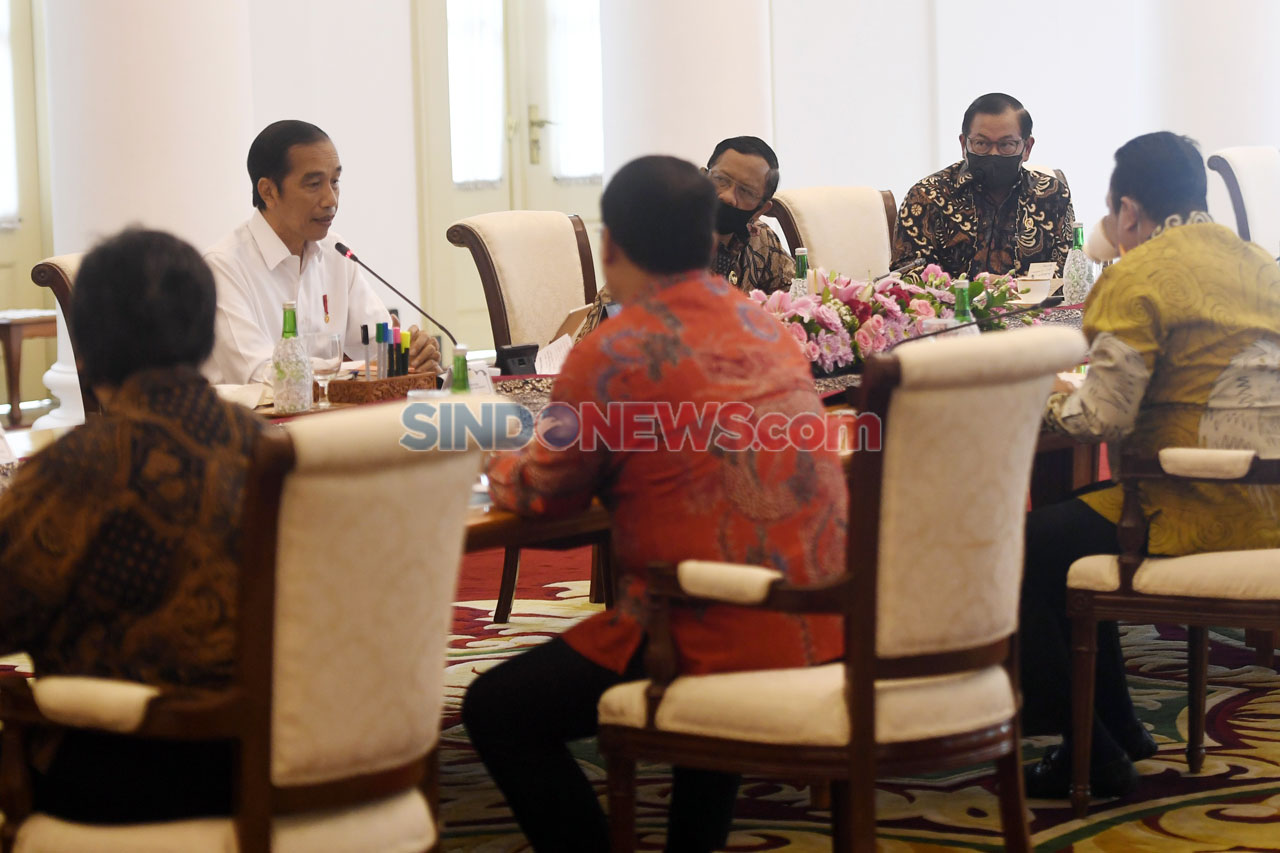 Presiden Jokowi Bertemu...