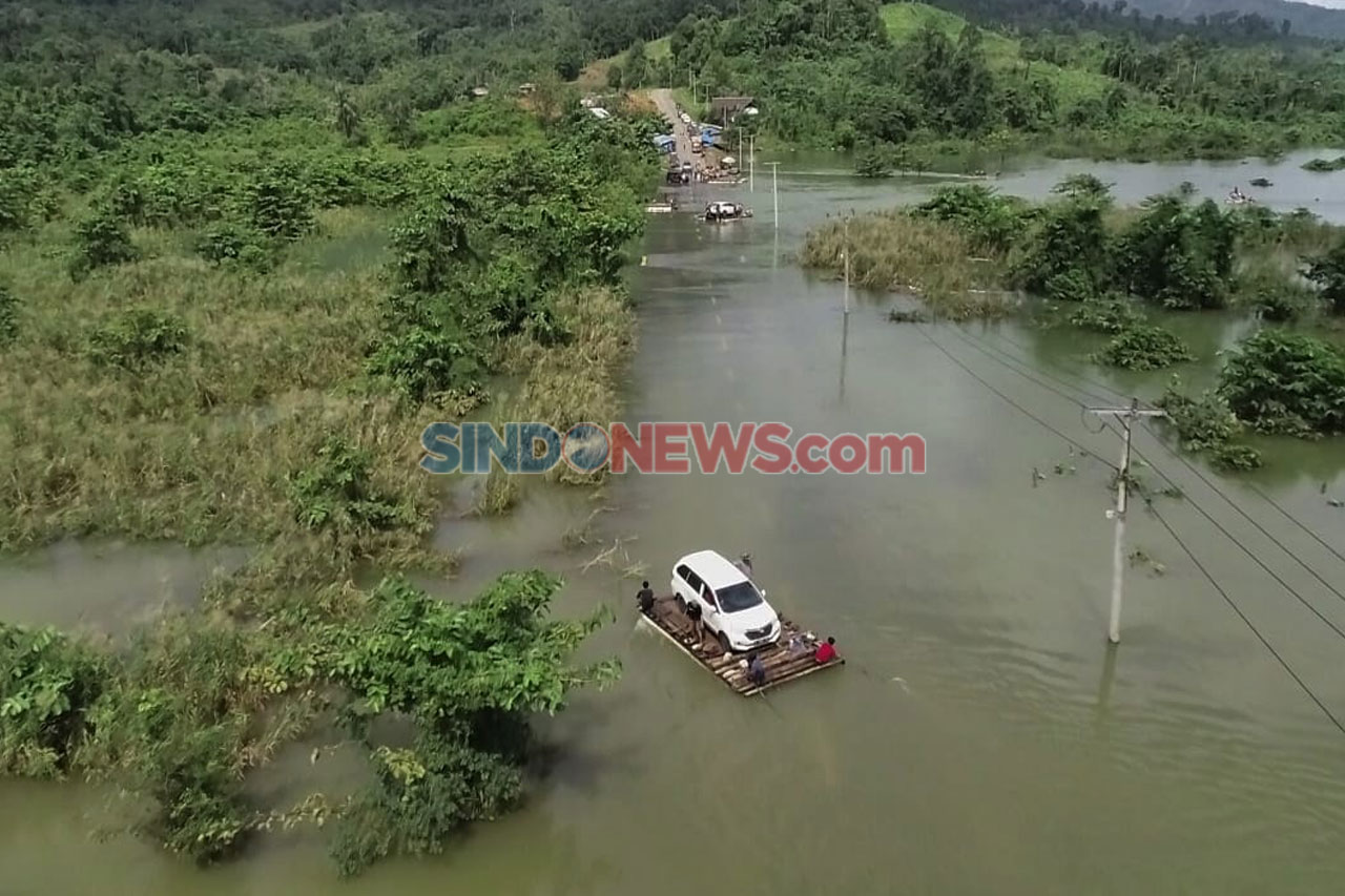 Banjir Sebabkan Jalan...