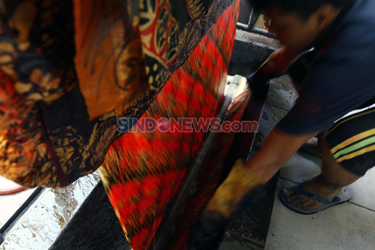 Penjualan Batik Khas...