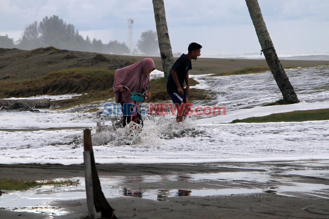 Banjir Rob Rendam Ratusan...