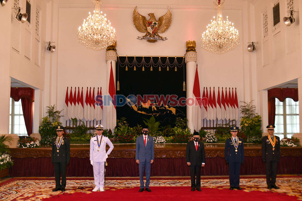 Presiden Jokowi Lantik...