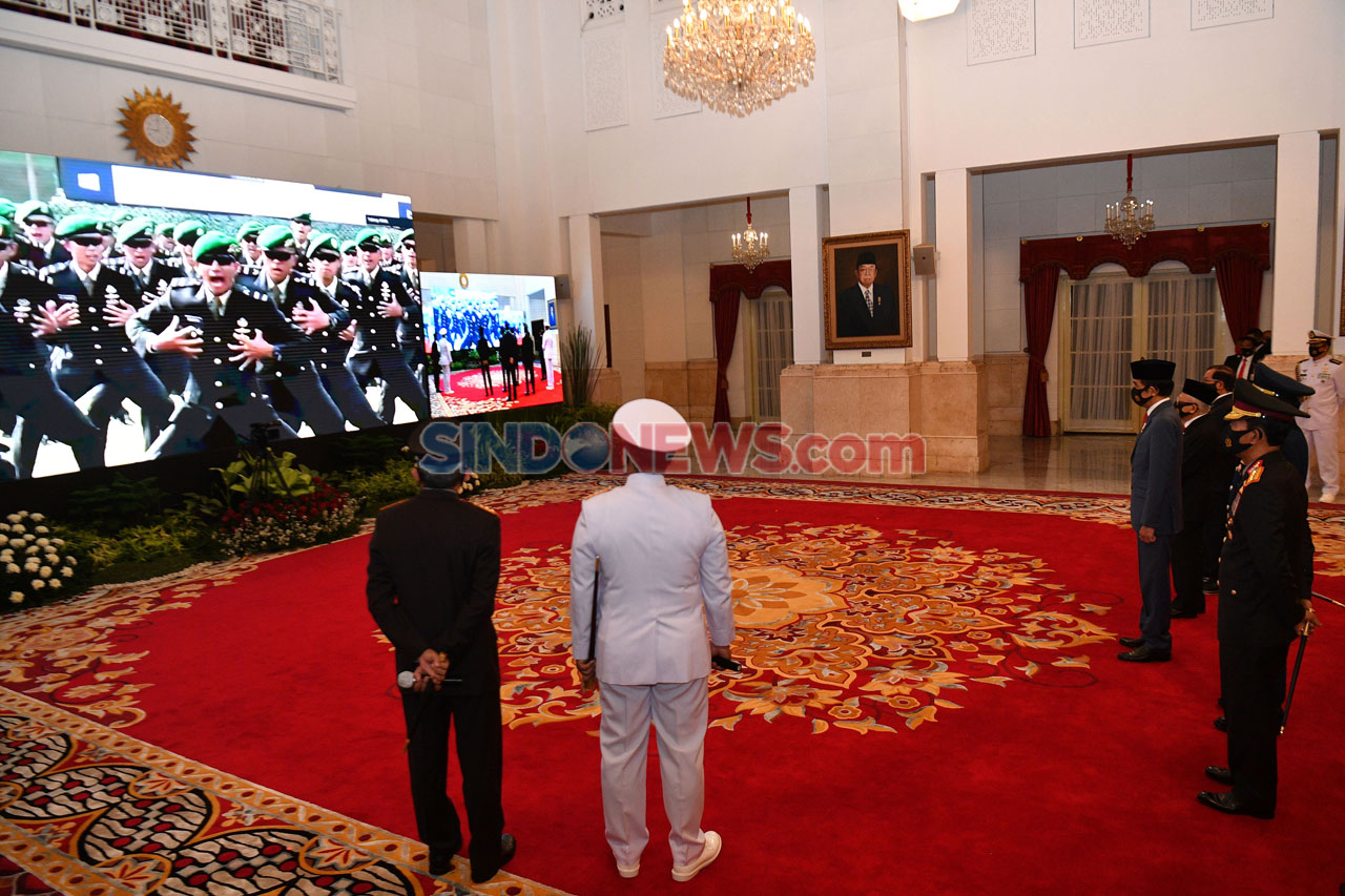 Presiden Jokowi Lantik...