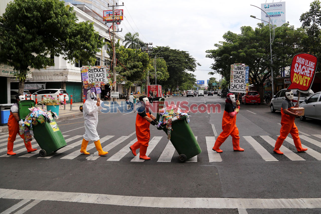 Ecoton Desak Pengurangan...