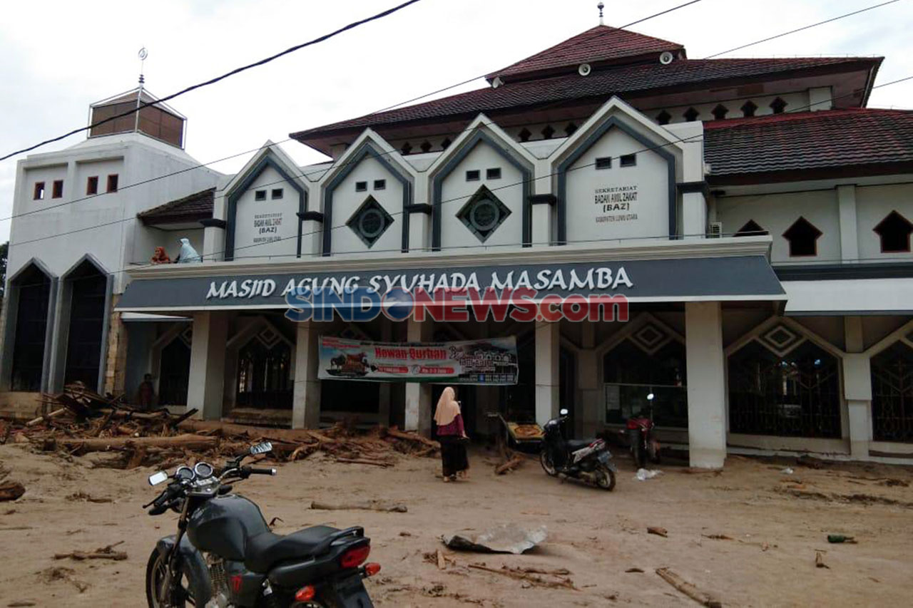 Ratusan Rumah Tertimbun...