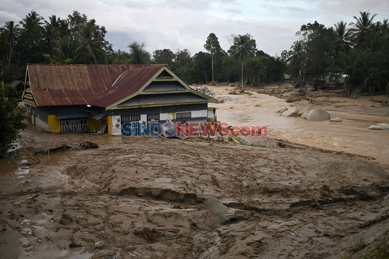Ratusan Rumah Tertimbun...