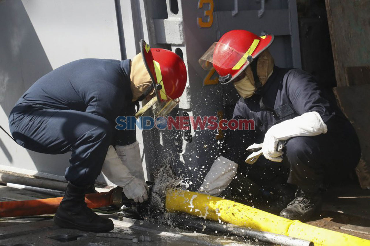 Kapal Perang USS Bonhomme...