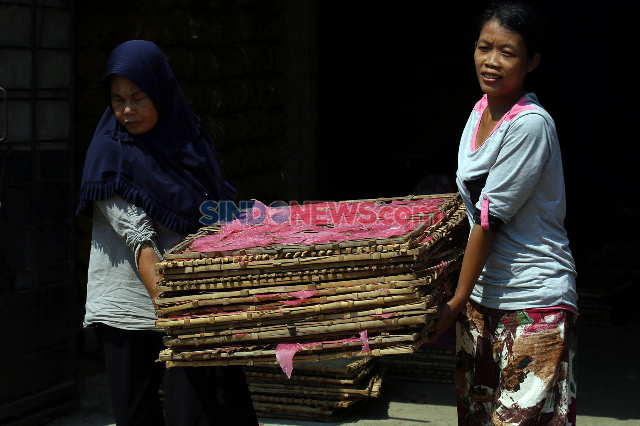 Produksi Kerupuk Merah...