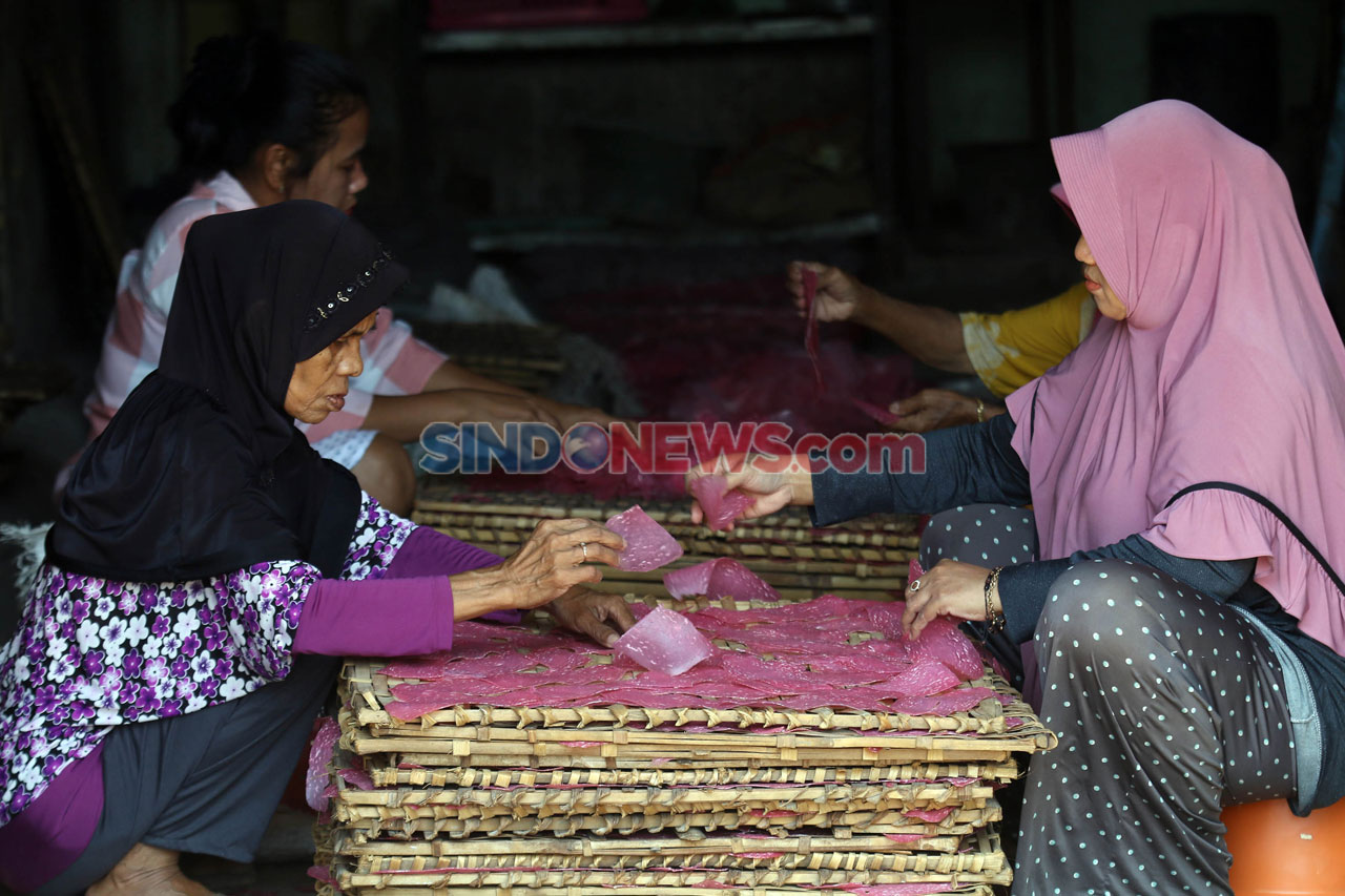 Produksi Kerupuk Merah...