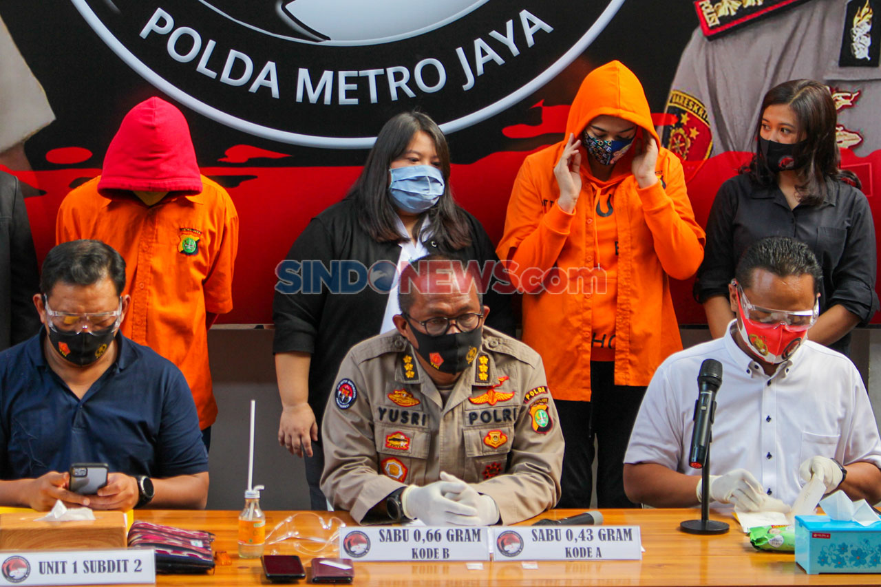 Mengkonsumsi Narkoba,...