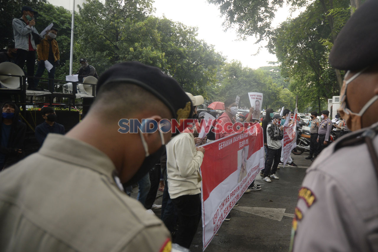 Geram Desak Menteri...