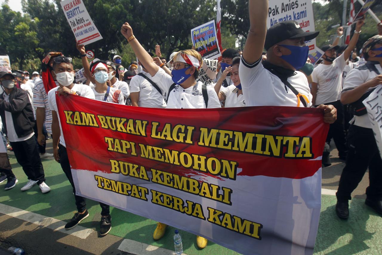 Minta Tempat Usaha Dibuka,...