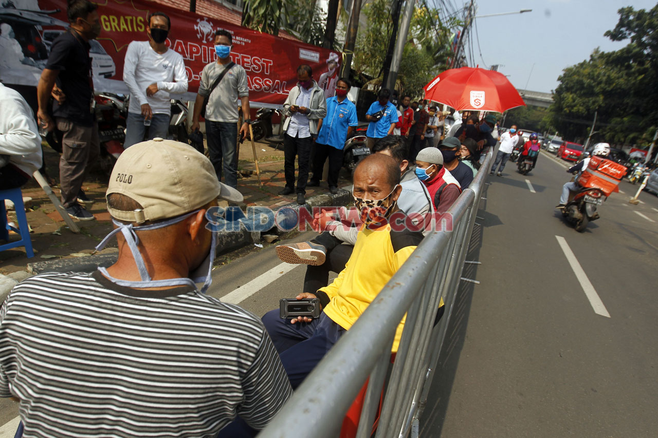 Ratusan Warga Jakarta...