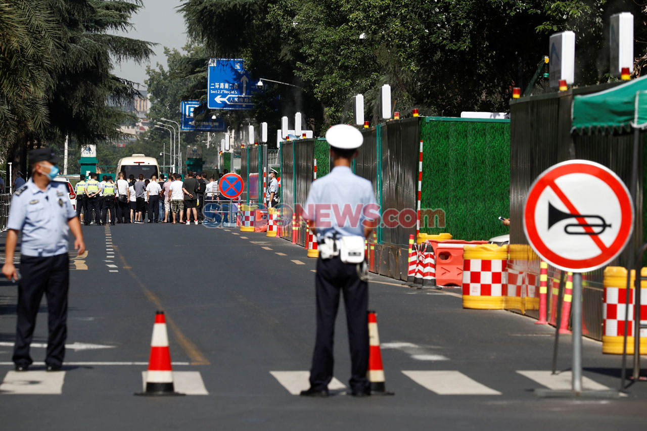 Pemerintah China Tutup...