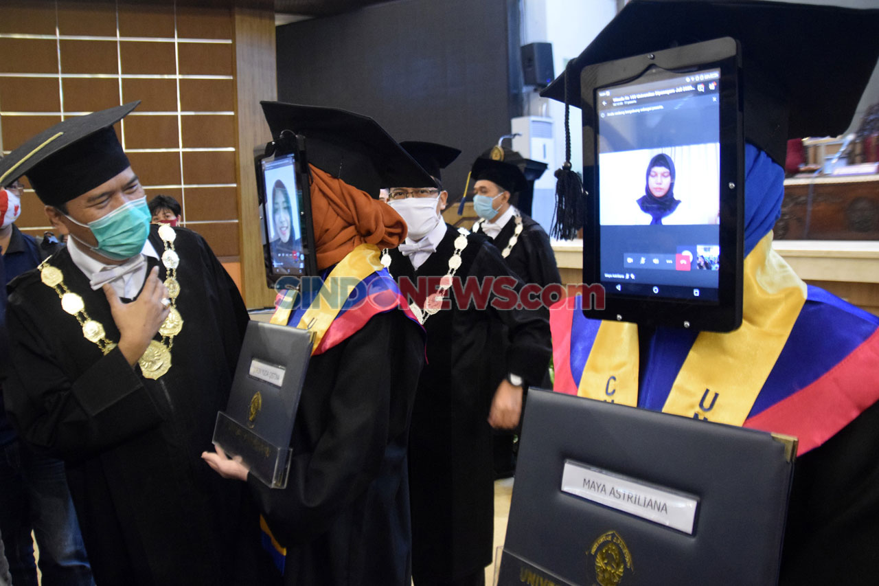 Di Tengah Pandemi Covid-19,...