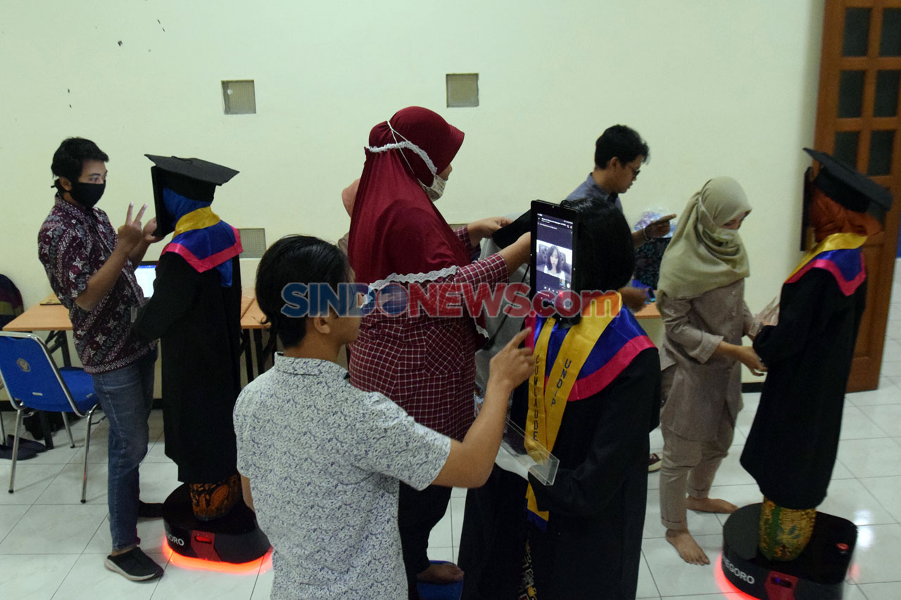 Di Tengah Pandemi Covid-19,...