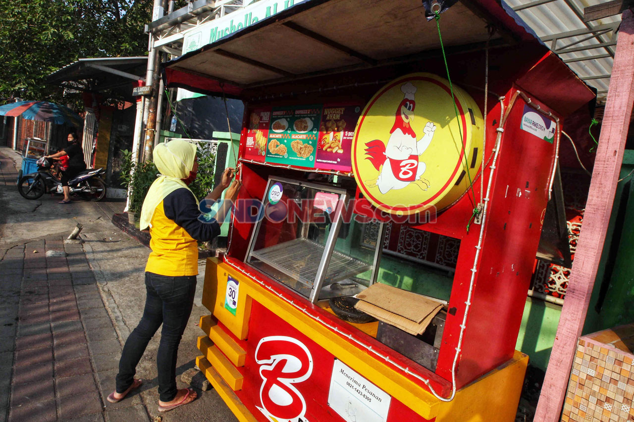 Sekolah di Pinggir Jalan,...