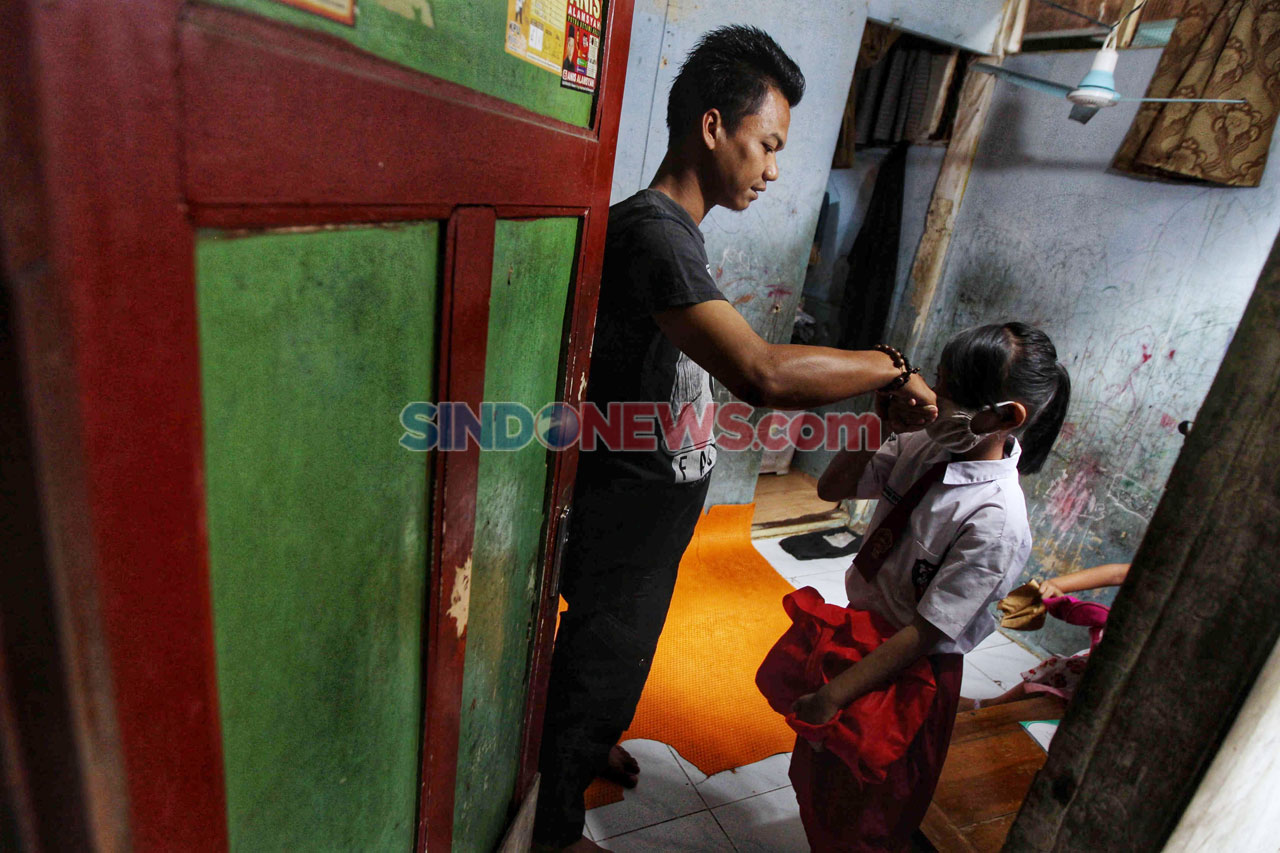 Sekolah di Pinggir Jalan,...
