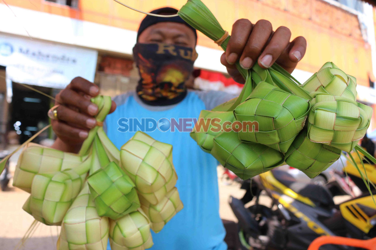Pedagang Ketupat Raup...