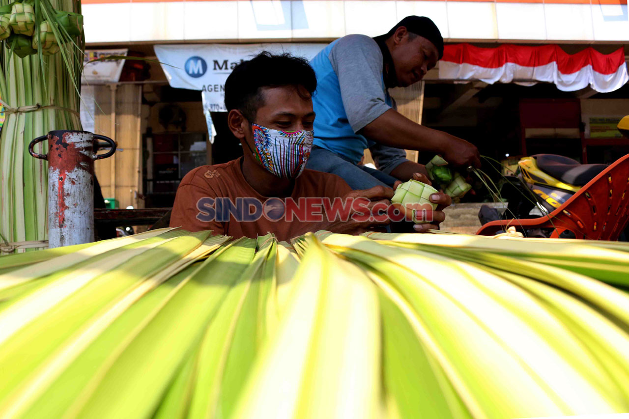 Pedagang Ketupat Raup...