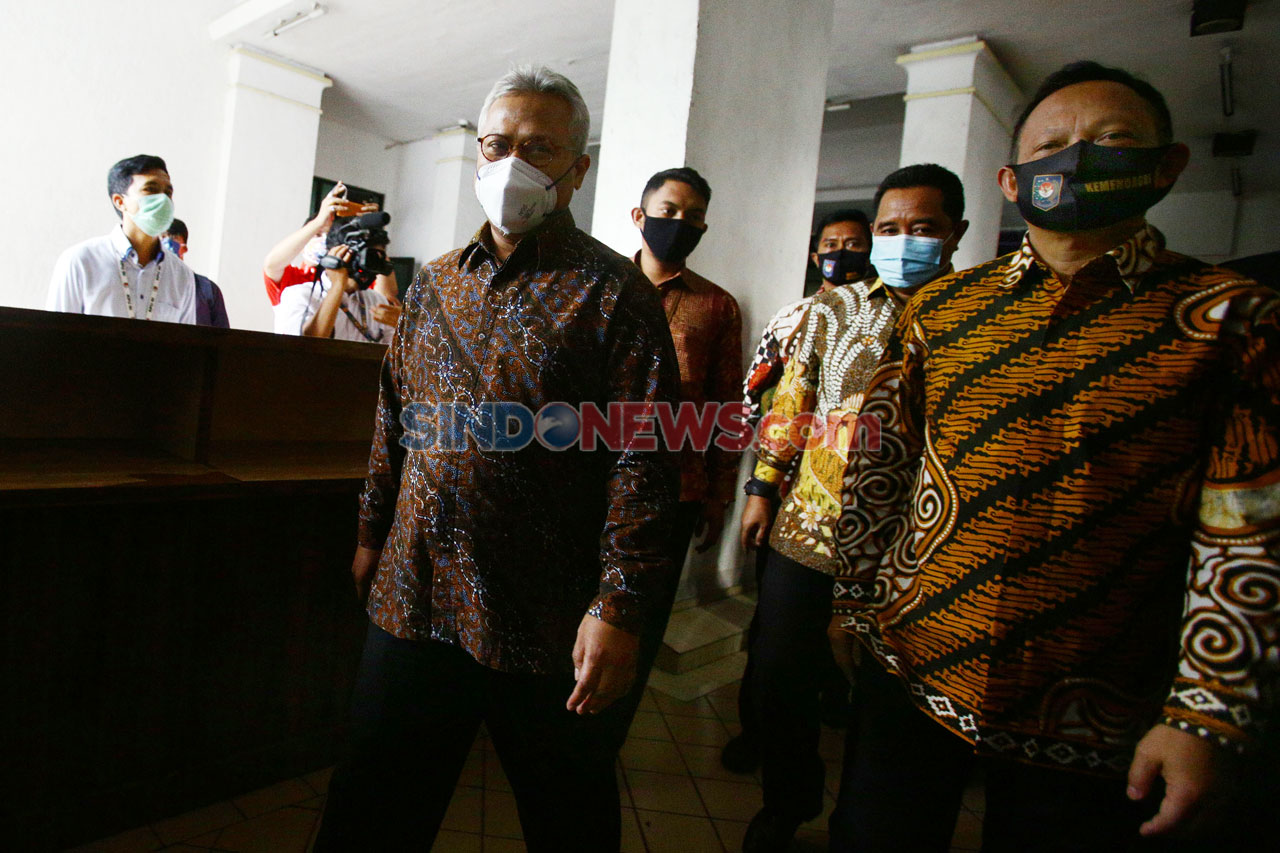 KPU dan Kemendagri Gelar...