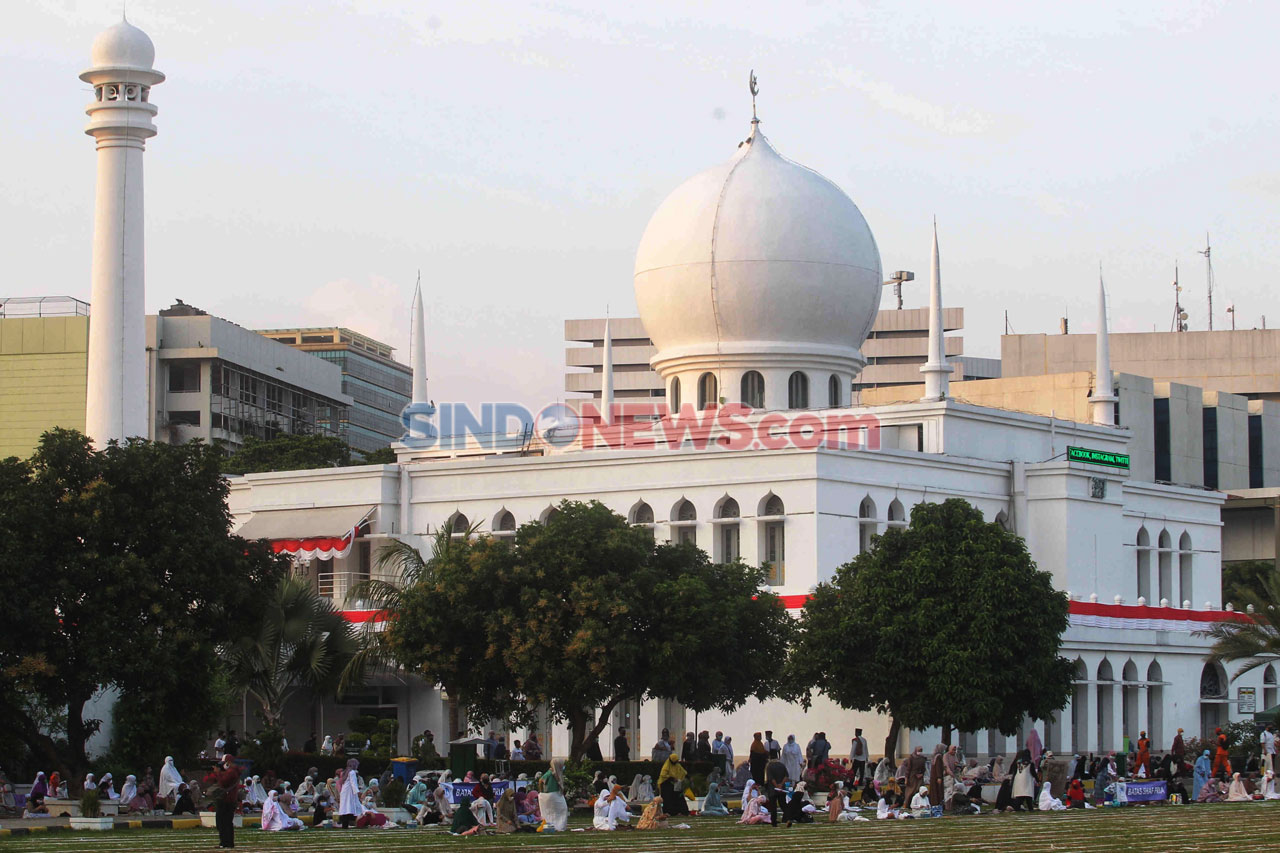 Ribuan Umat Muslim Hadiri...