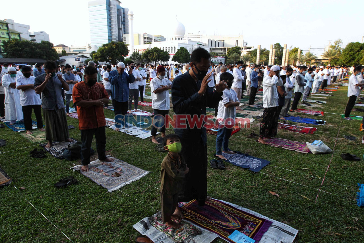 Ribuan Umat Muslim Hadiri...