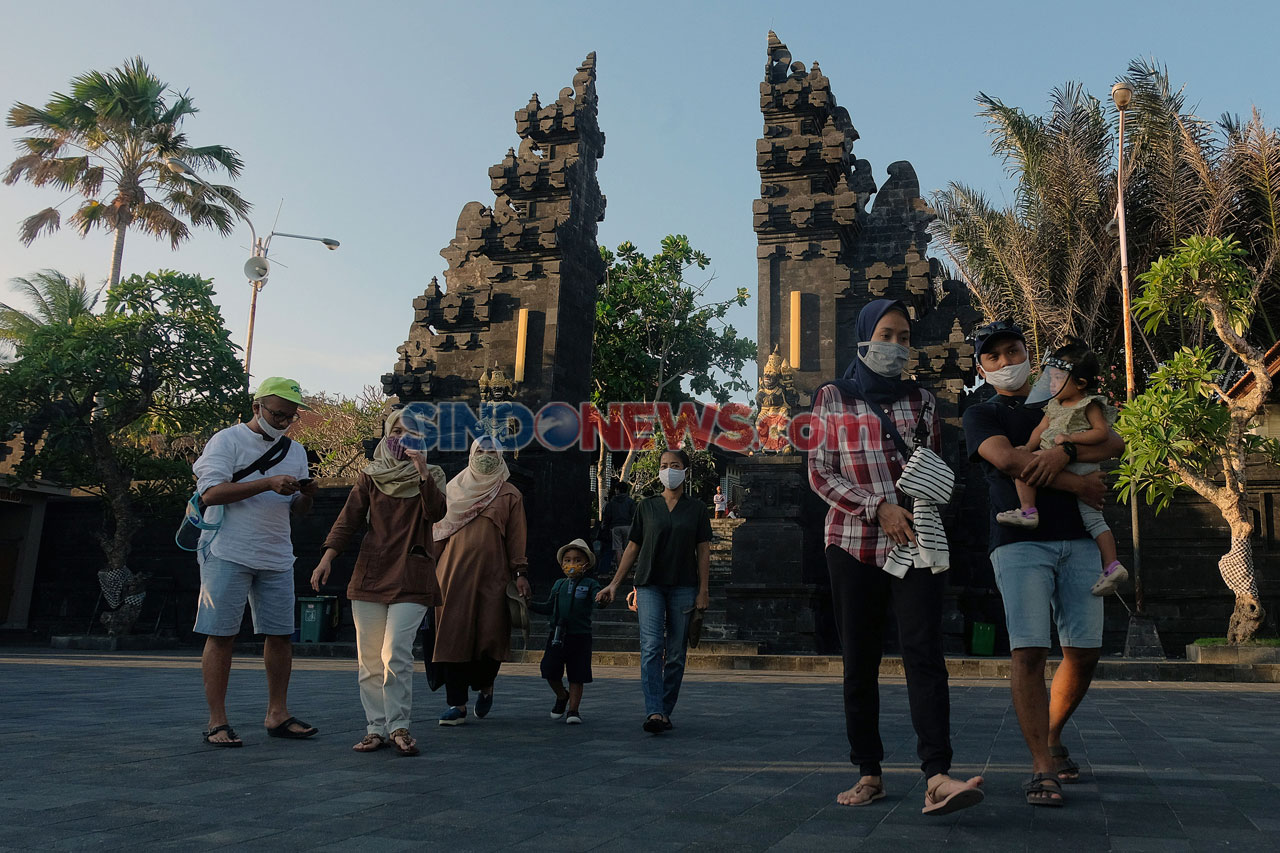 Dibuka Kembali, Wisatawan...