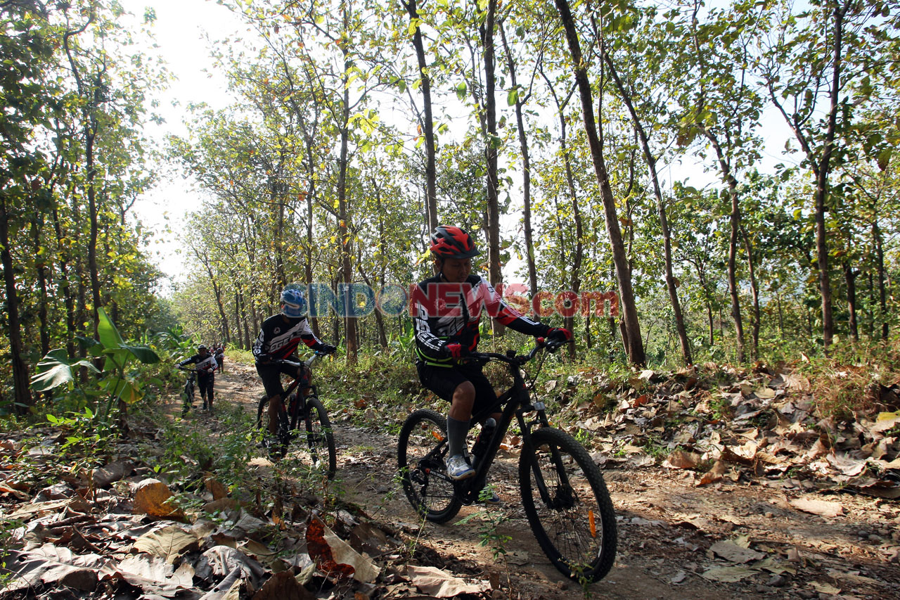 Ratusan Bikers Ramaikan...