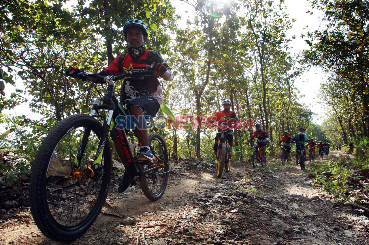 Ratusan Bikers Ramaikan...