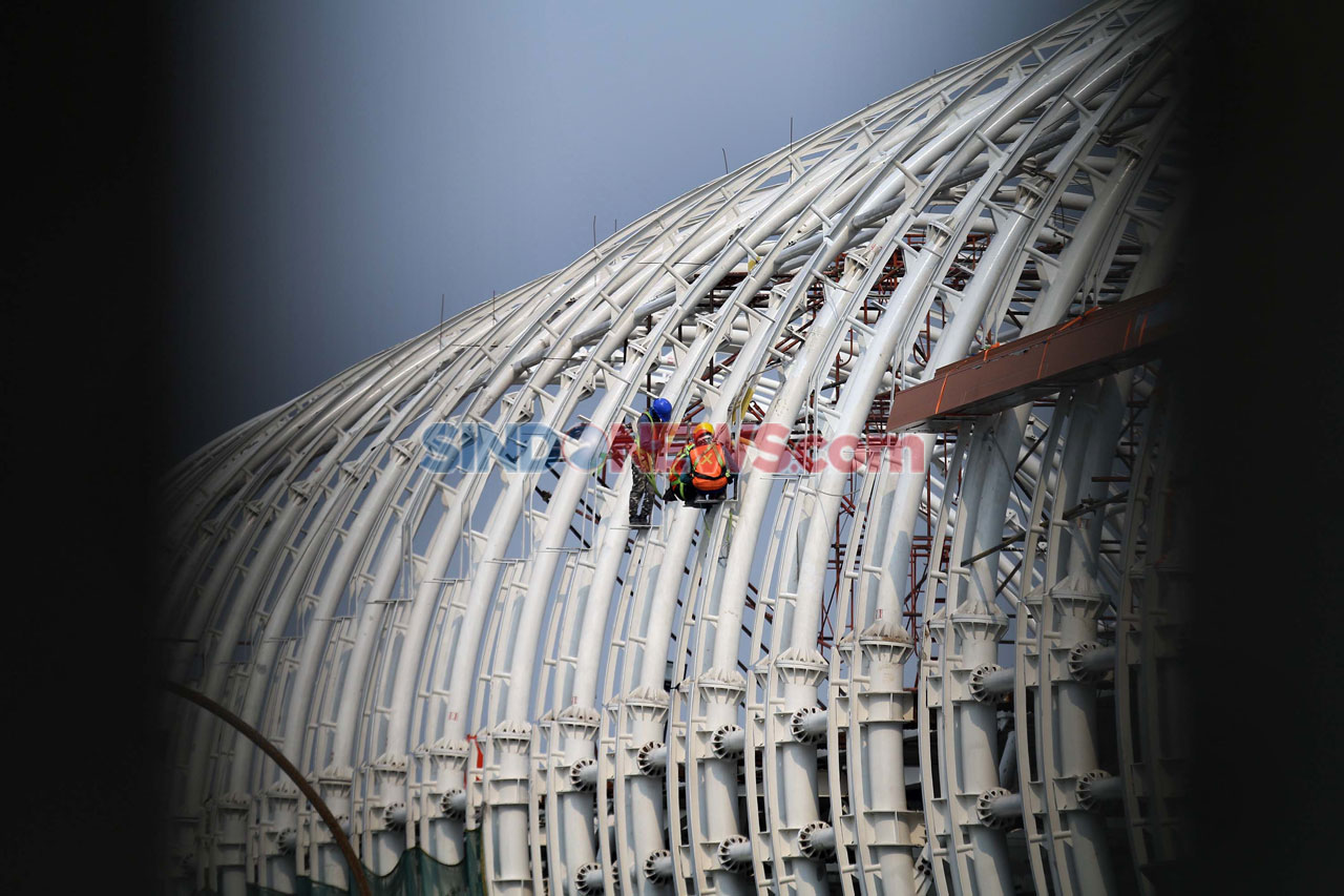 Proyek LRT di Jakarta...