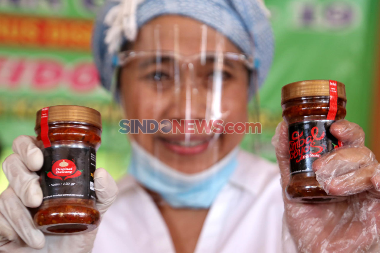 Indah Kurnia Serahkan...