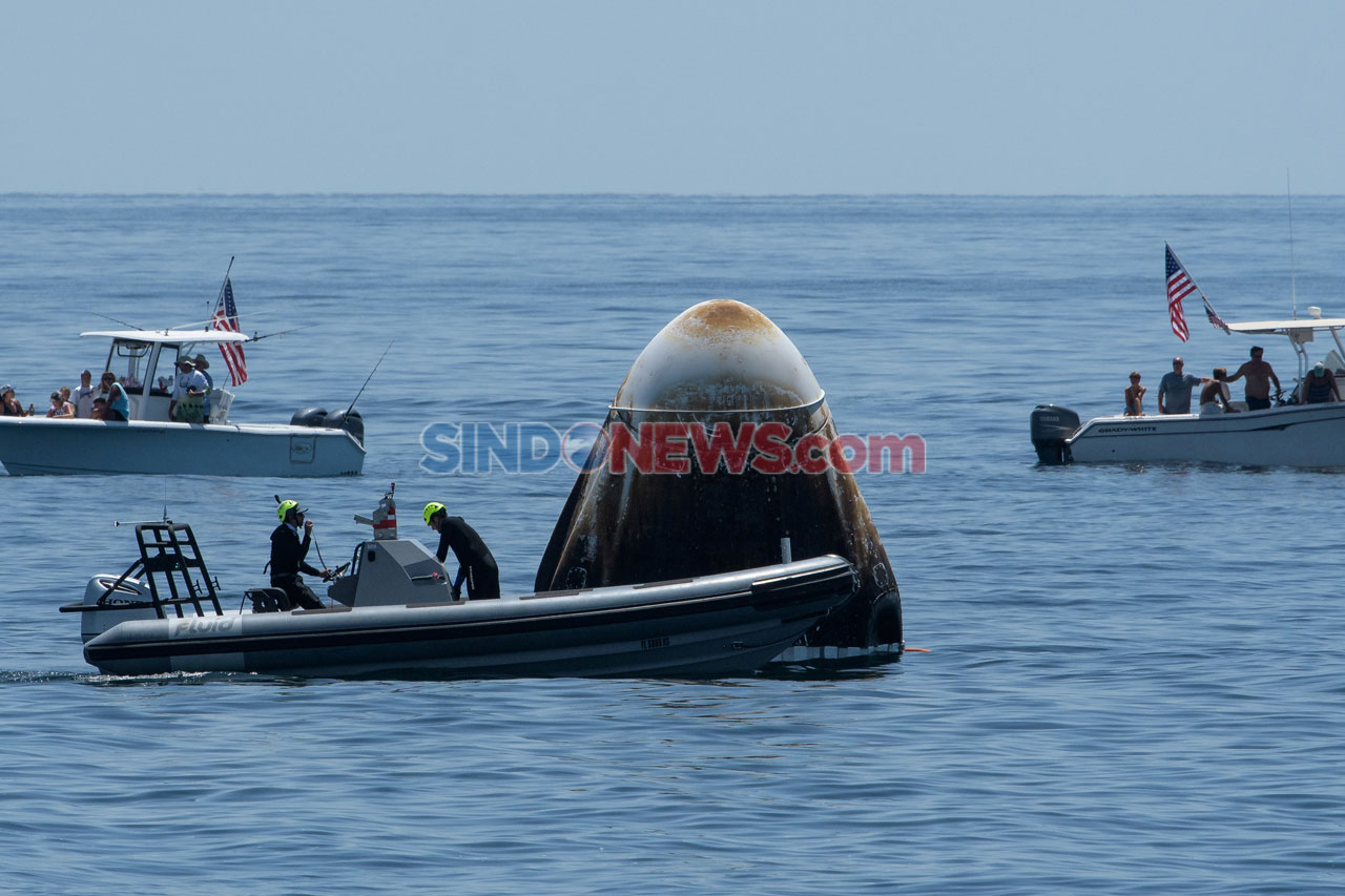 Kapsul SpaceX Mendarat...