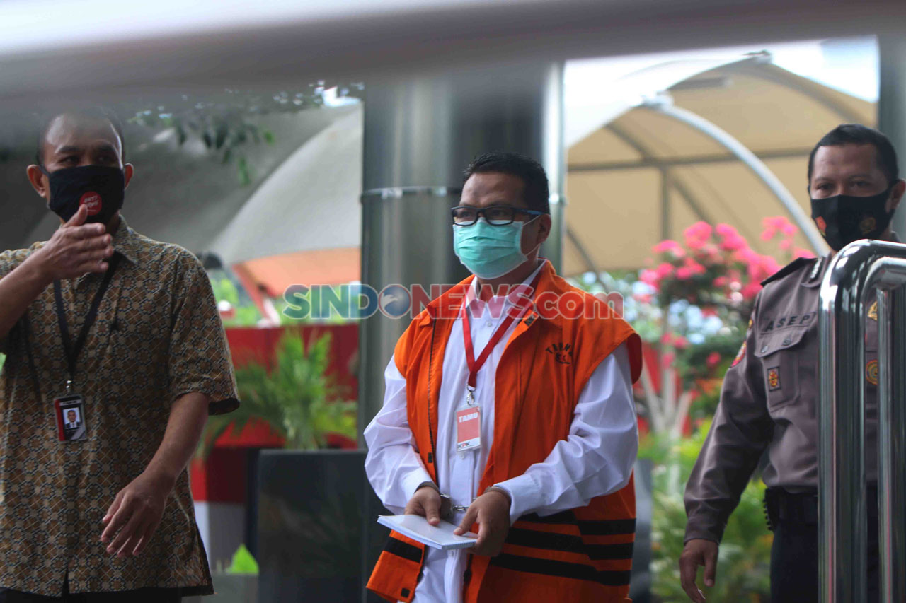 KPK Lanjutkan Pemeriksaan...