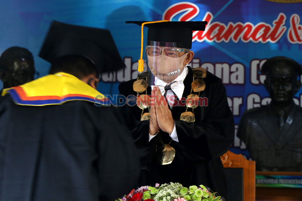 Ratusan Mahasiswa UWKS...