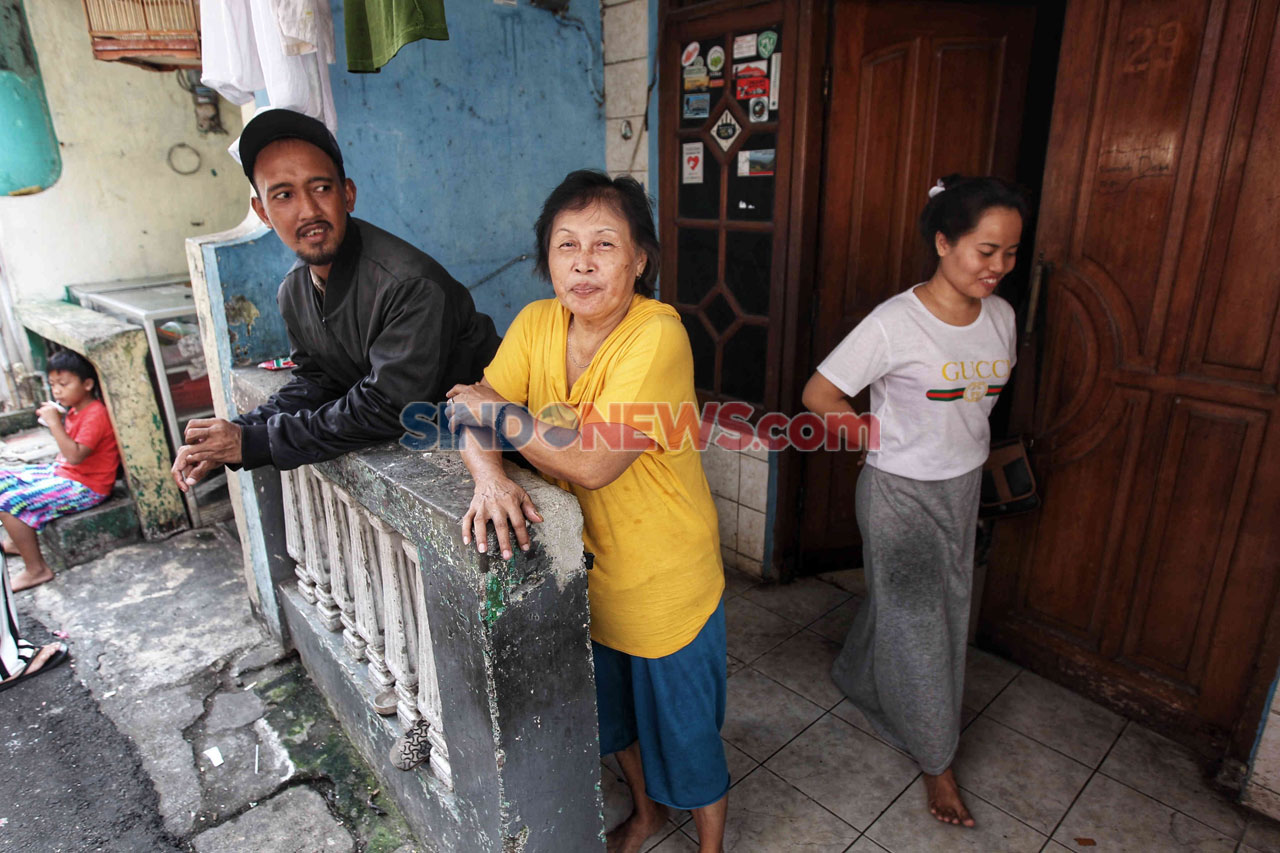 Menyambangi Theo Si...