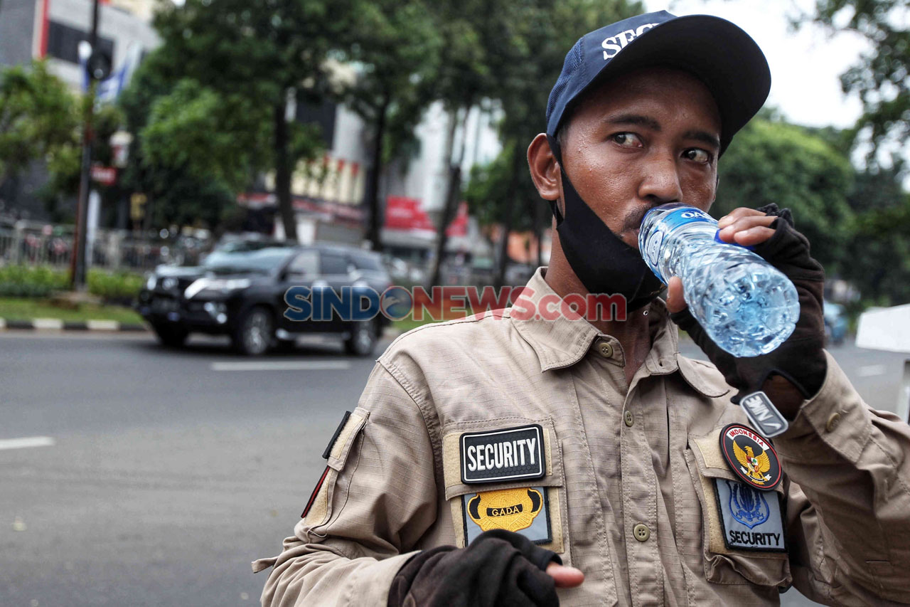 Menyambangi Theo Si...