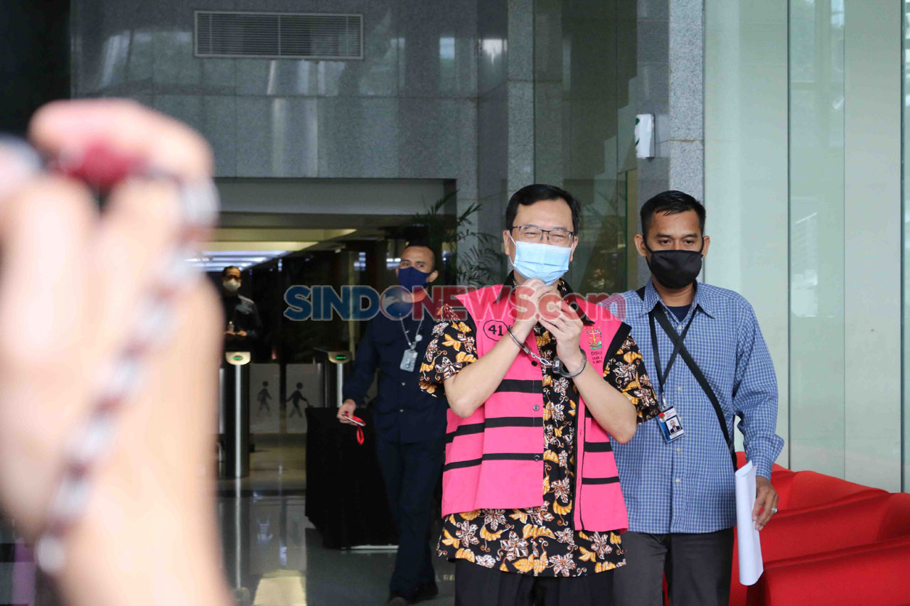 Lempar Senyum, Benny...