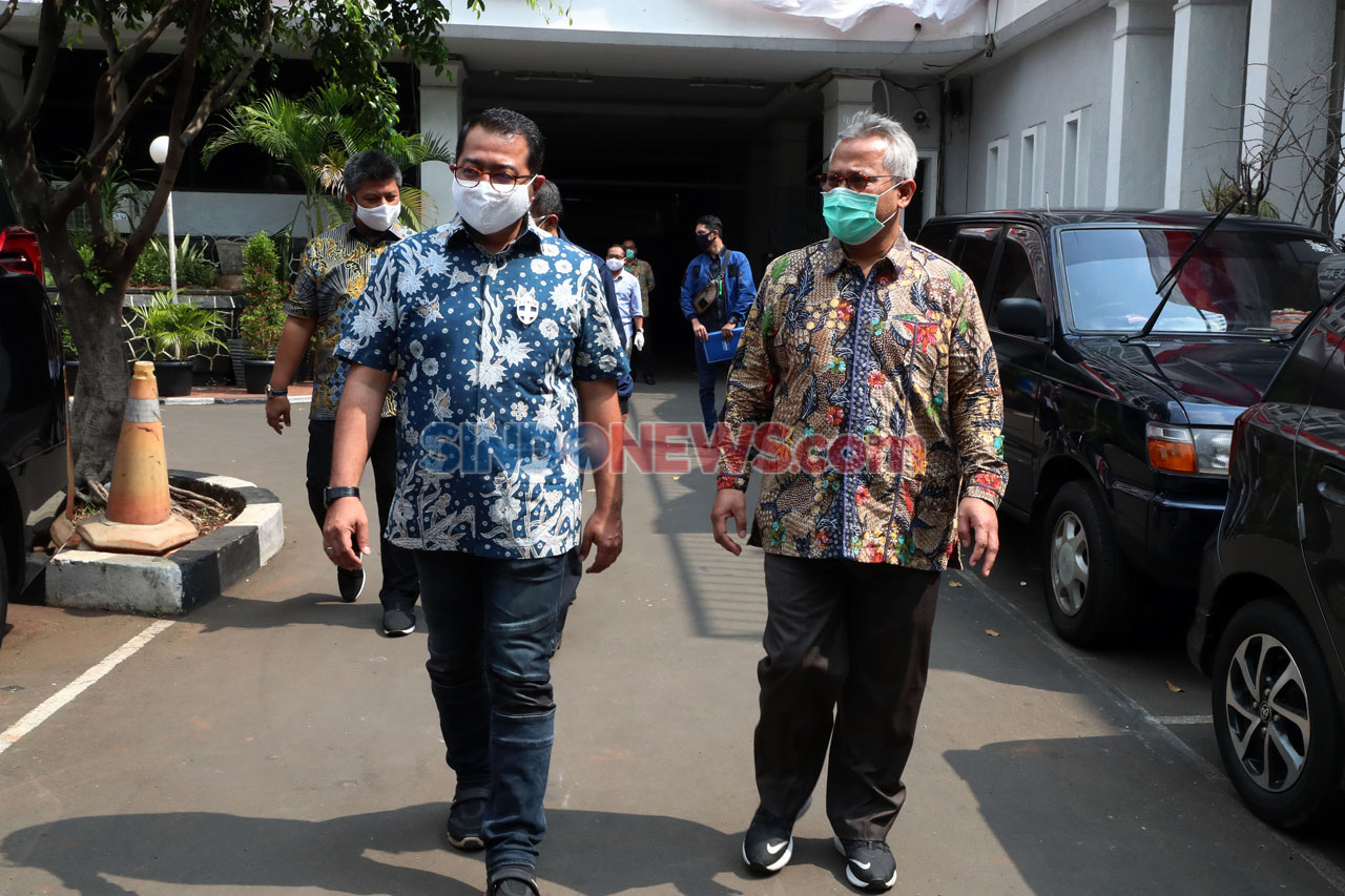 Partai Demokrat Serahkan...