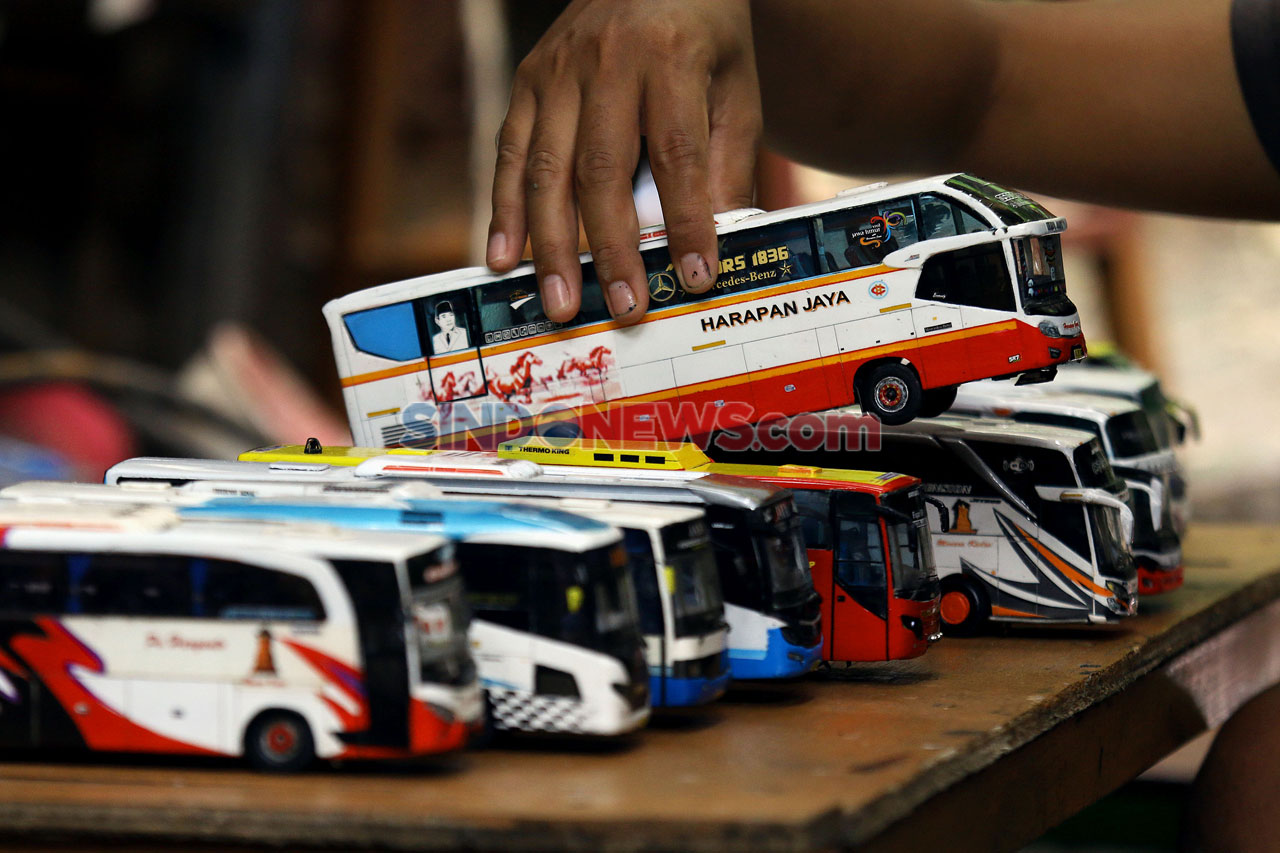 Bus Buatan Andy Kunaryo...
