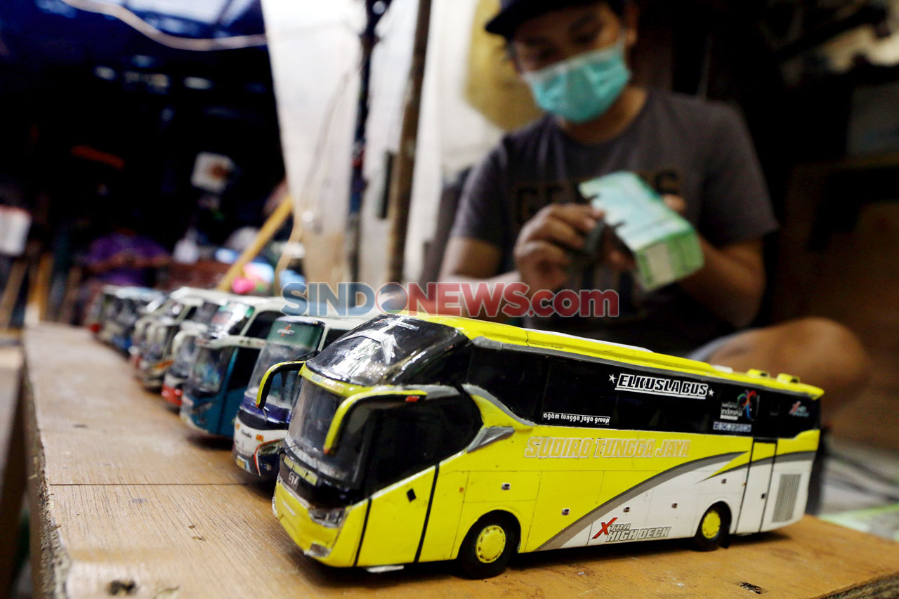 Bus Buatan Andy Kunaryo...