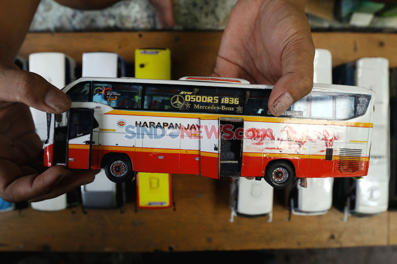Bus Buatan Andy Kunaryo...