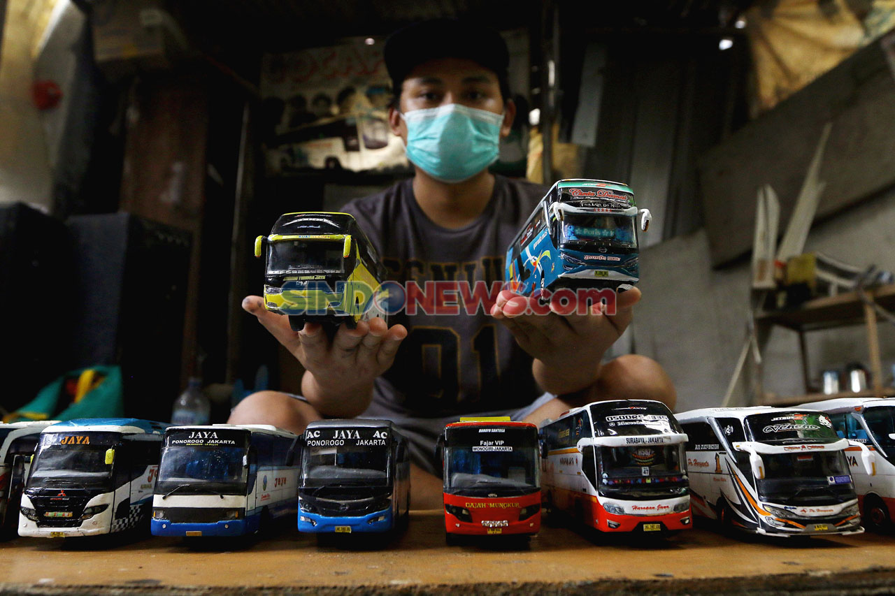 Bus Buatan Andy Kunaryo...
