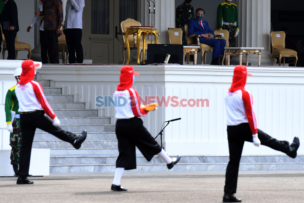Presiden Jokowi Tinjau...
